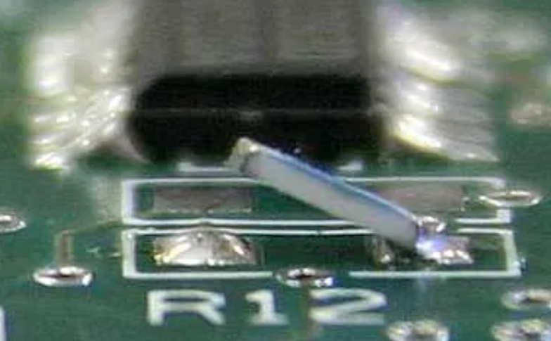 Blog perusahaan terbaru tentang Dalam desain PCB, bisakah vias ditusuk pada pad? Anda akan mengerti setelah membaca ini!